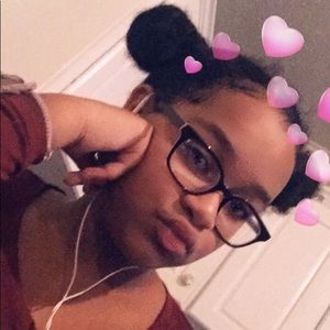 Meet your Posher, Alexis